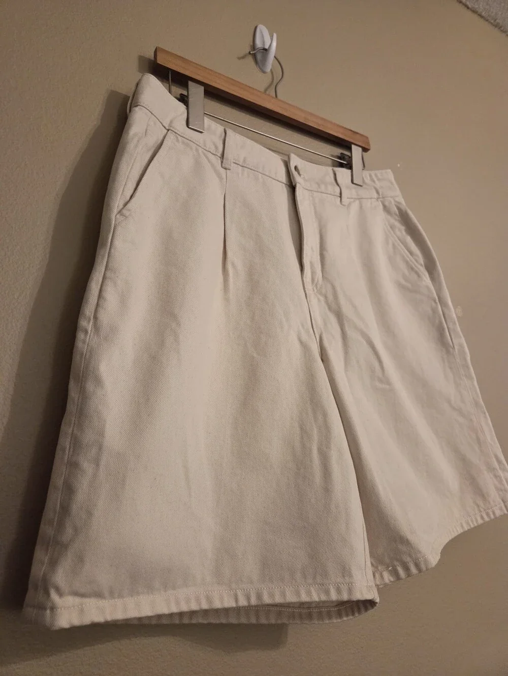 J.CREW Oatmeal Tan Single Pleat Long Pockets Minimalist Denim Shorts Women's 29